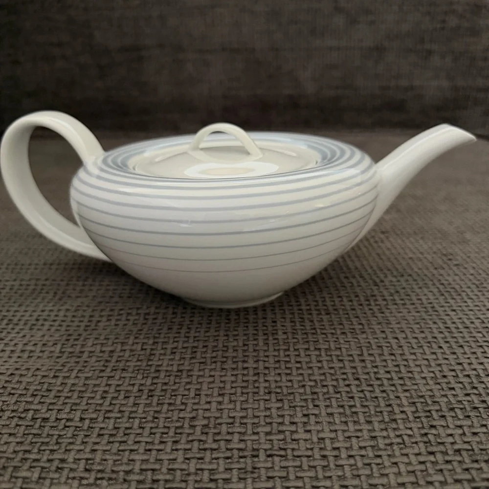 Richard Ginori Italy Blue Pinstripe White Porcelain Teapot Low Profile 10” China